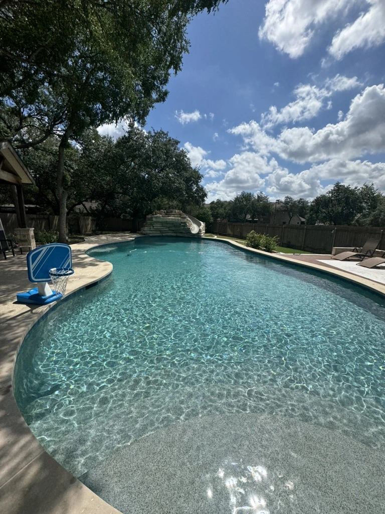 Pool cleaning photos Austin – polished waterline