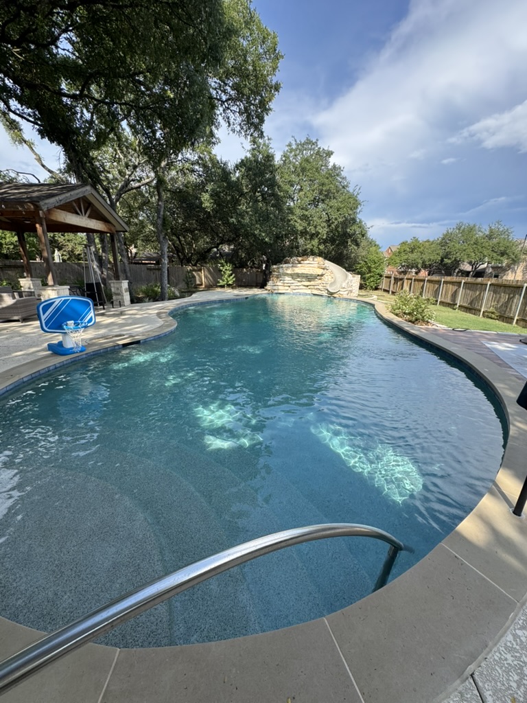 Swimming pool cleaning service in Austin, TX