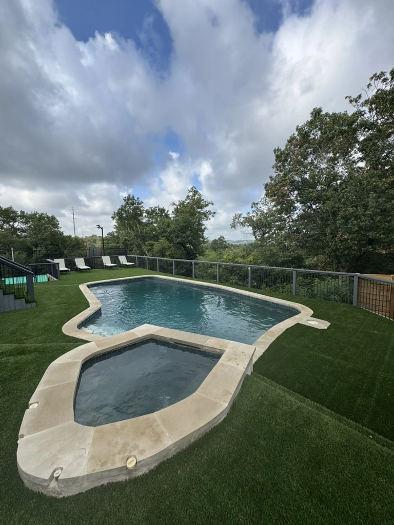 Clean pool water and tile line — Austin, TX
