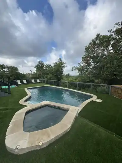 Clean pool water and tile line — Austin, TX